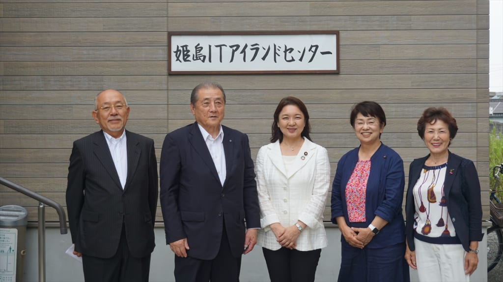 竹谷議員と藤本村長と武田会長