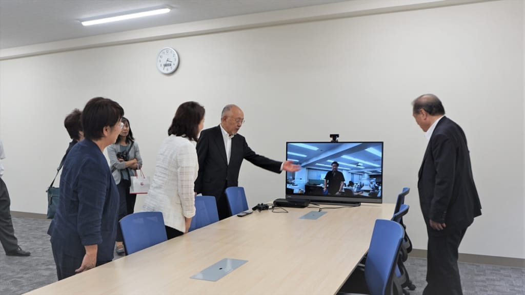 東京本社とテレビ通話