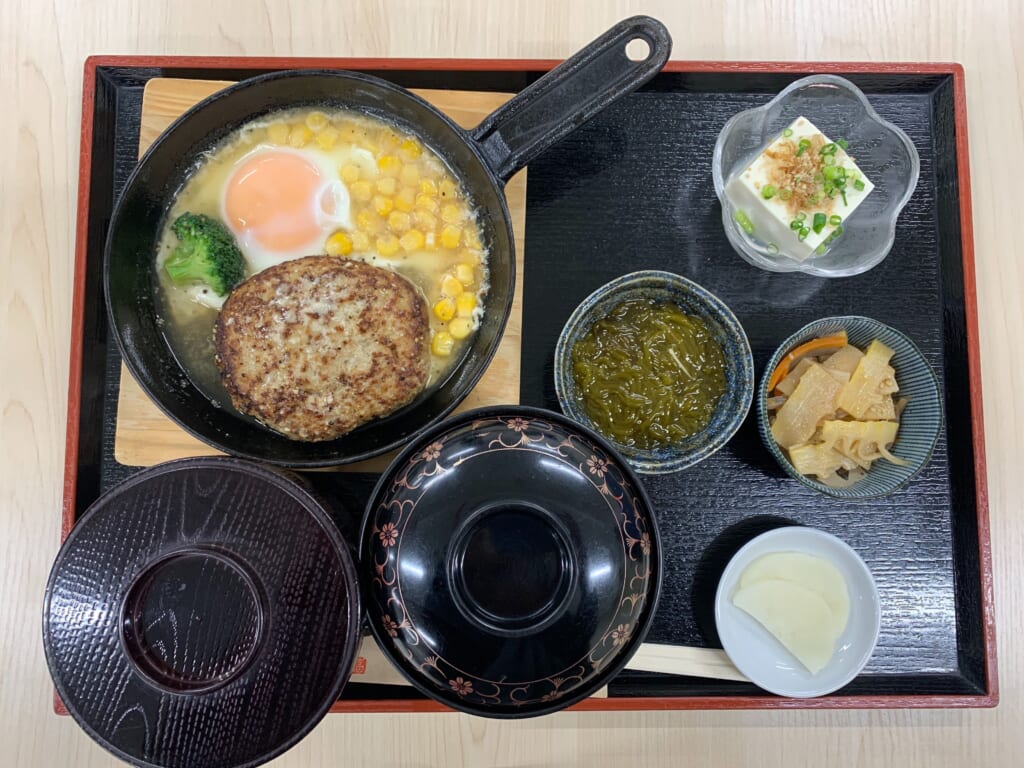 かのやのハンバーグ定食