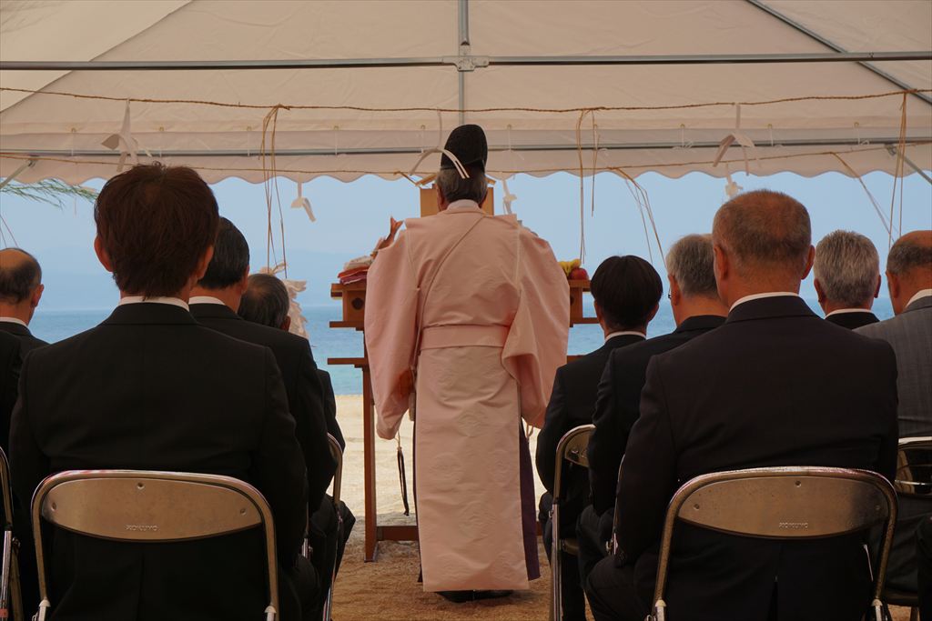 神職による神事の様子