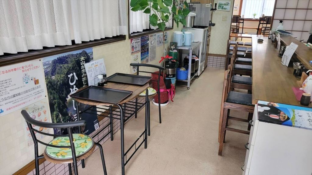 「お食事処かのや」の店内の写真です。